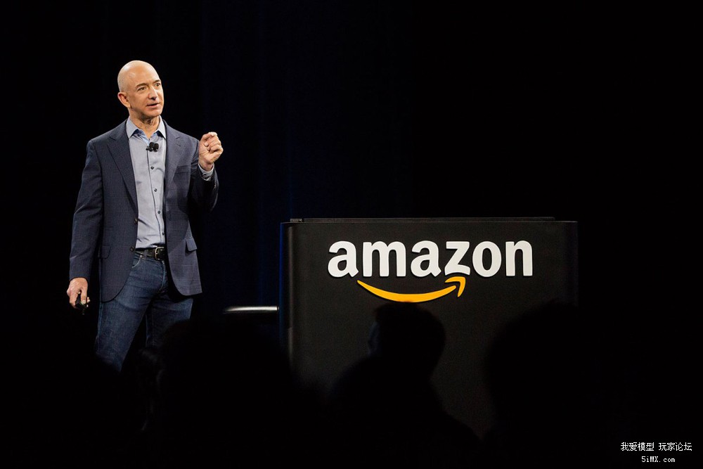 Amazon-Bezos-on-stage.jpg