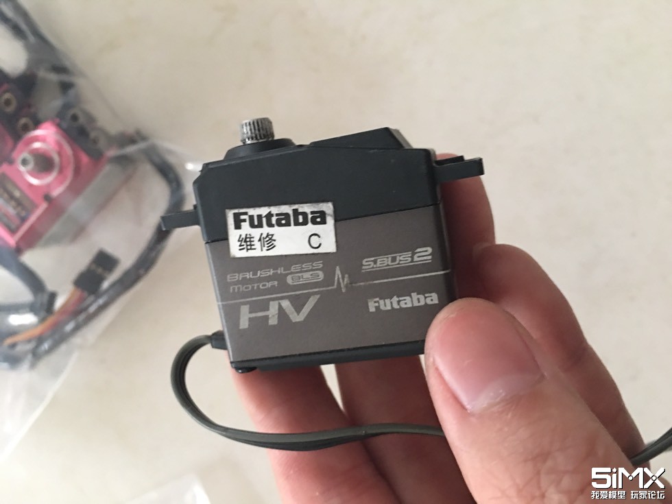 Deko3300 Deko3300三个,futaba276一个行货,正常虚位!成色非常好!276舵机有个固定角断了具体看图吧!如果换的话厂家要30块!不影响使用所以没换!接小刀!大刀勿扰!城心要直接报价! 本交易支持自提、当面交易、邮寄