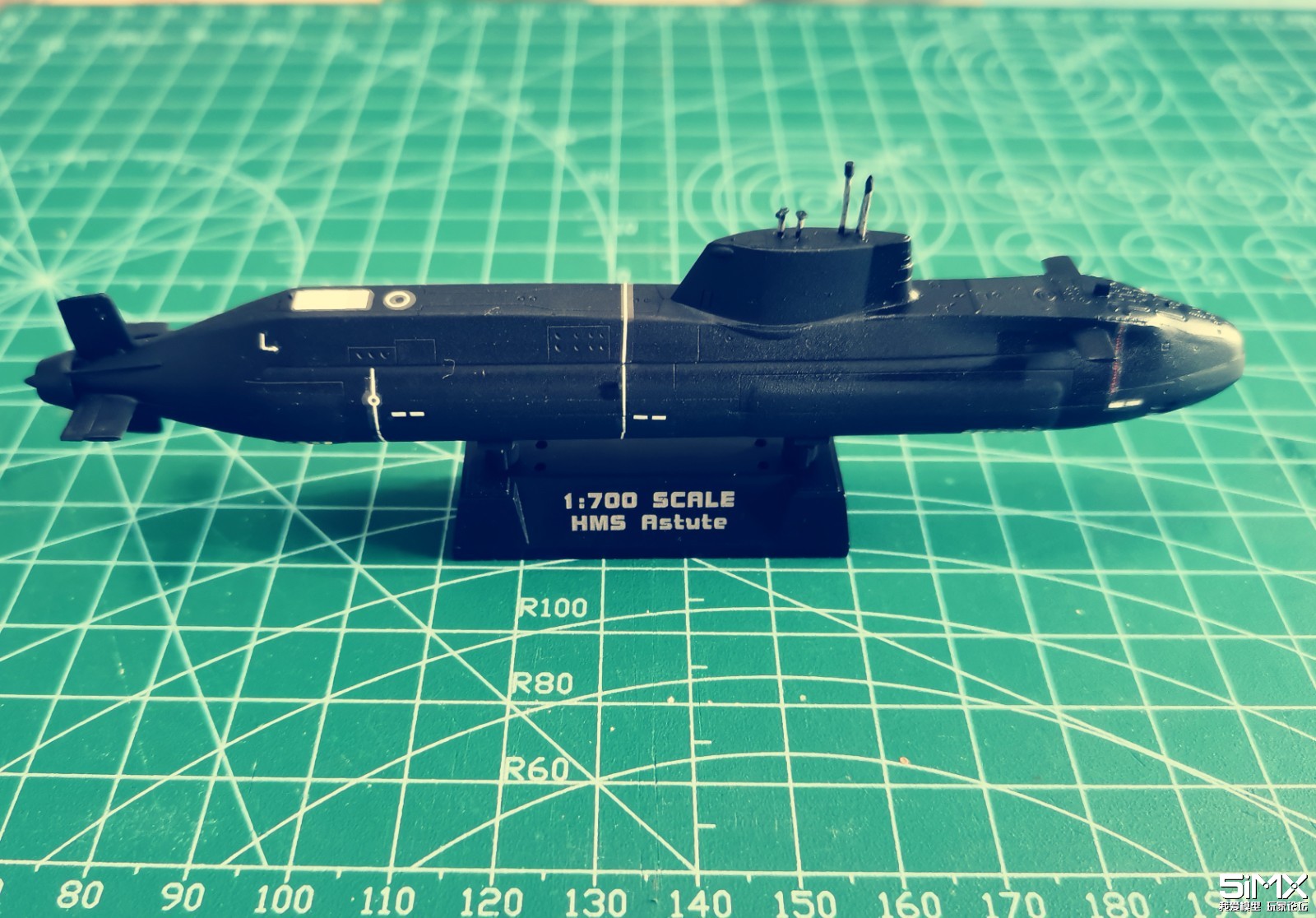 1/700  “机敏”级核潜艇 假期小品
