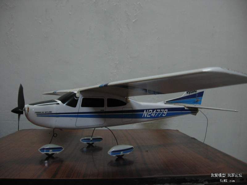 合朗的京商塞斯纳kyoshocessna182