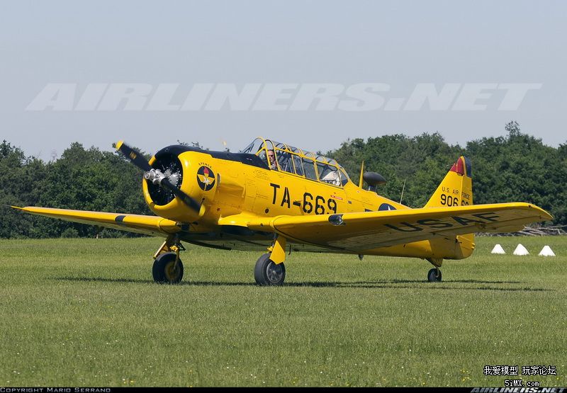 at-6"德克萨斯人",是美国北美航空股份有限公司制造的高级教练机,战