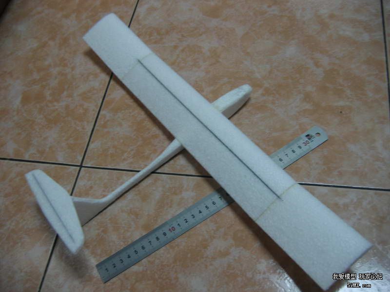 小小手掷滑翔机