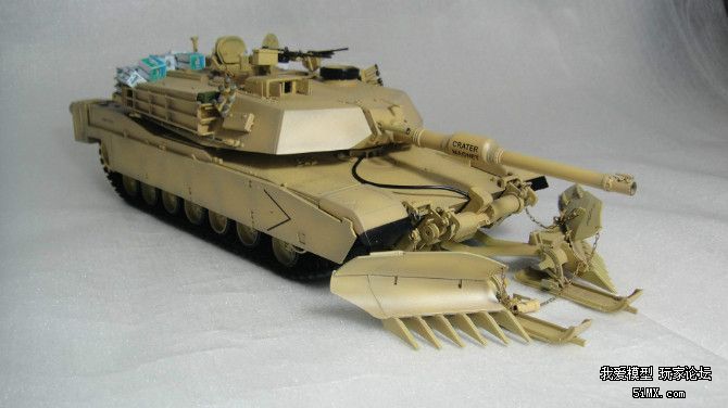 现代美军m1a1ha坦克带扫雷犁(1:35)